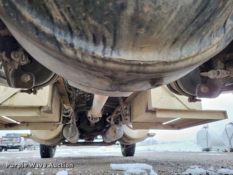 image for item DO3554 1998 Freightliner FL112  semi truck