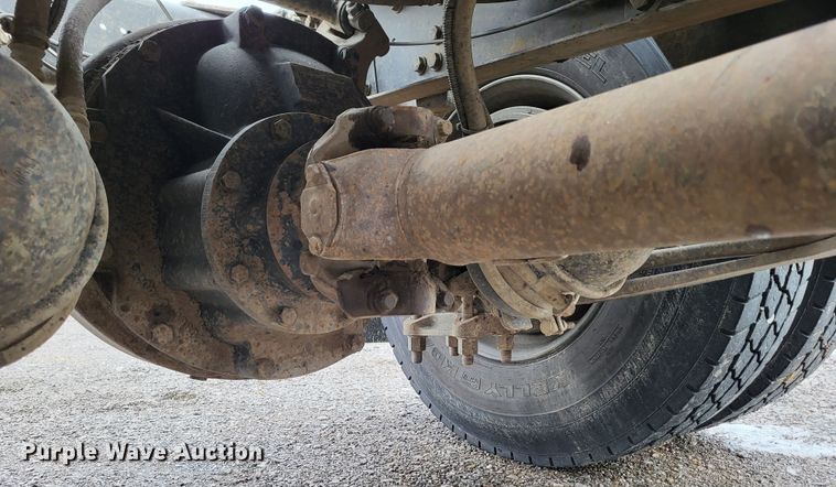 image for item DO3554 1998 Freightliner FL112  semi truck