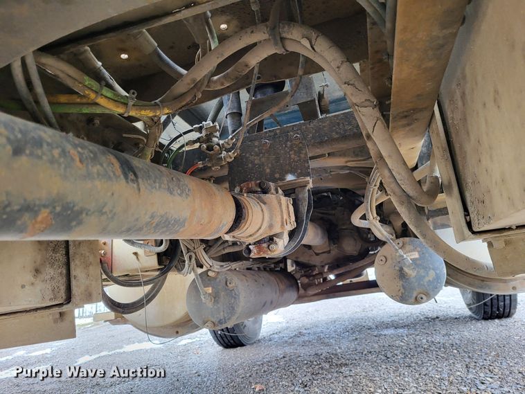 image for item DO3554 1998 Freightliner FL112  semi truck