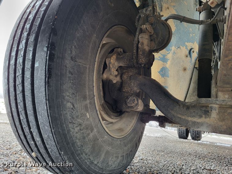 image for item DO3554 1998 Freightliner FL112  semi truck