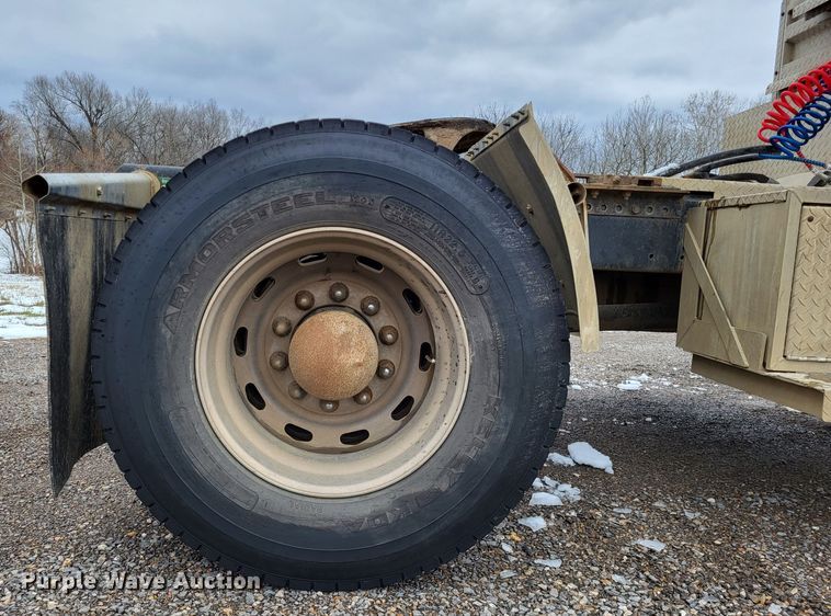 image for item DO3554 1998 Freightliner FL112  semi truck