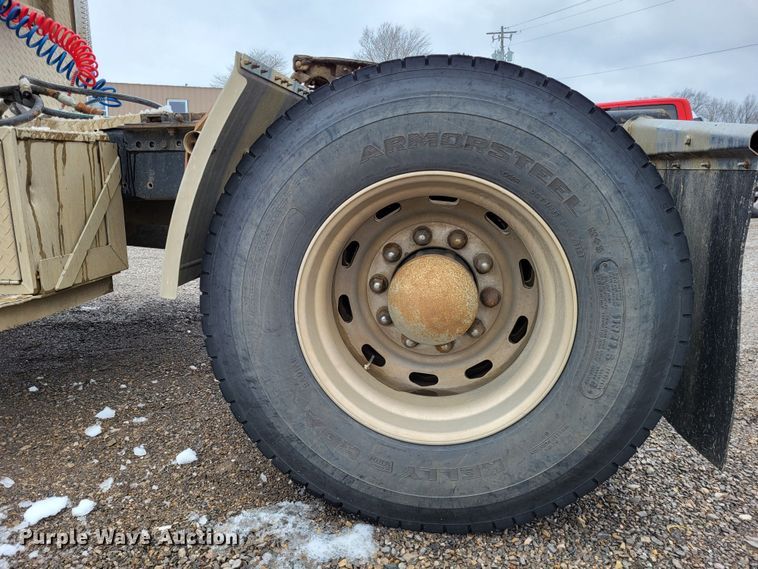 image for item DO3554 1998 Freightliner FL112  semi truck