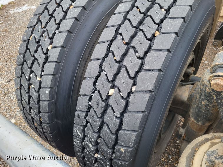 image for item DO3554 1998 Freightliner FL112  semi truck