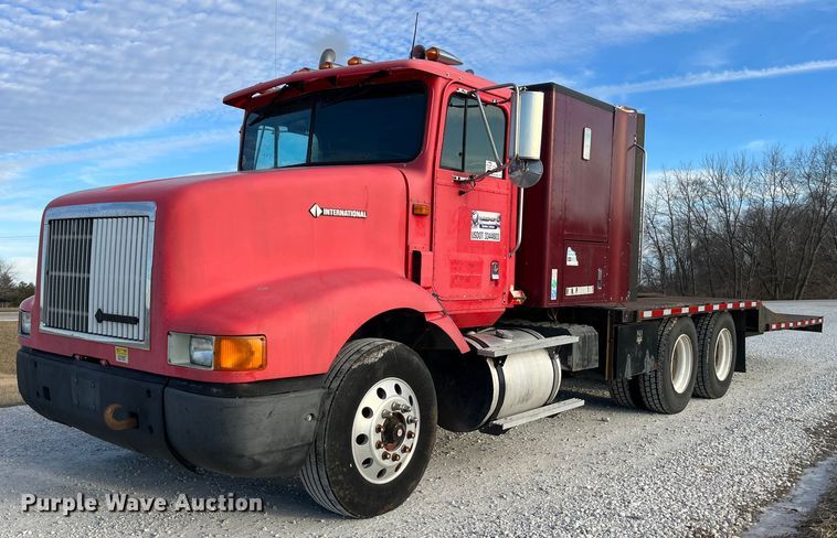 image for item DP0462 1993 International 9200  flatbed truck