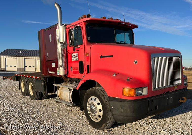 image for item DP0462 1993 International 9200  flatbed truck