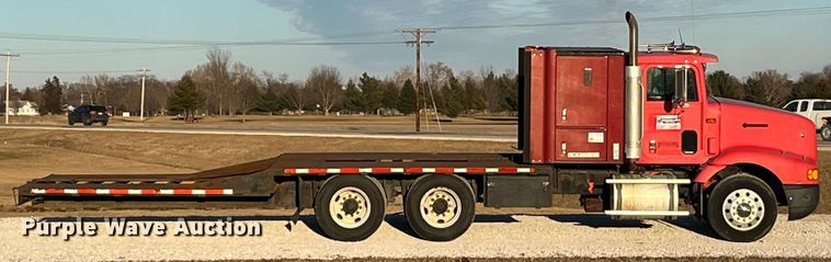 image for item DP0462 1993 International 9200  flatbed truck