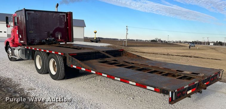 image for item DP0462 1993 International 9200  flatbed truck
