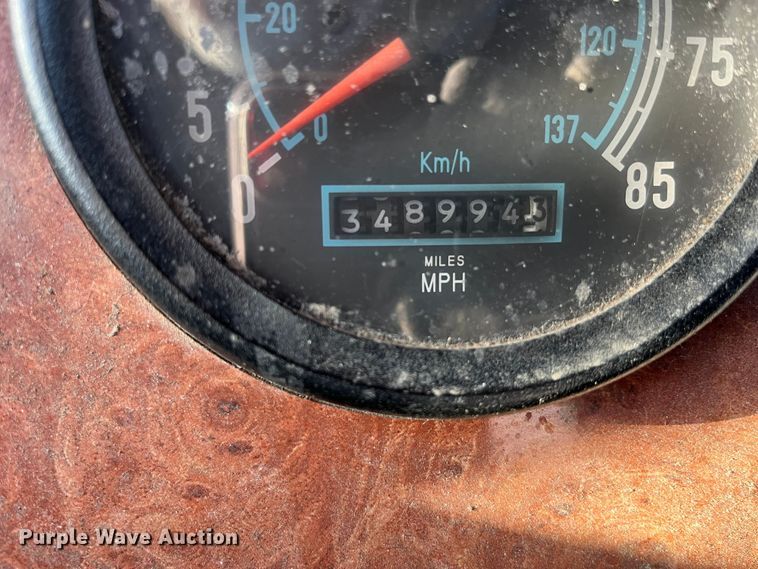 image for item DP0462 1993 International 9200  flatbed truck