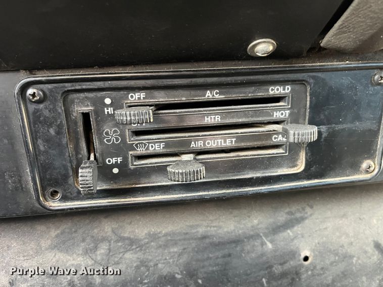 image for item DP0462 1993 International 9200  flatbed truck