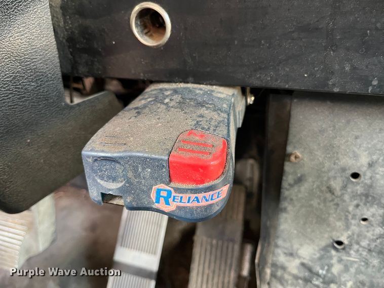 image for item DP0462 1993 International 9200  flatbed truck