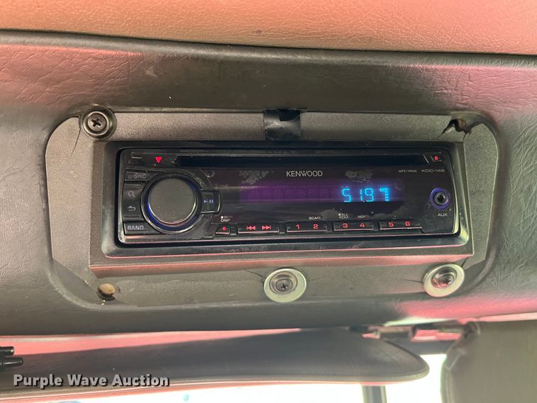 image for item DP0462 1993 International 9200  flatbed truck