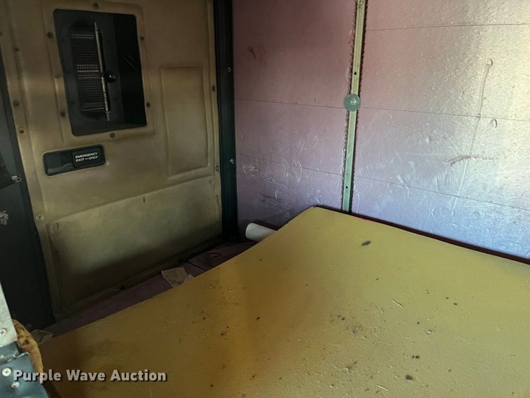 image for item DP0462 1993 International 9200  flatbed truck