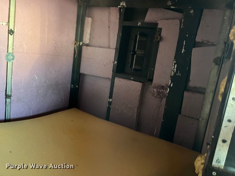 image for item DP0462 1993 International 9200  flatbed truck