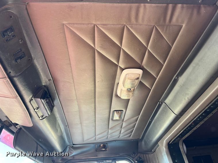 image for item DP0462 1993 International 9200  flatbed truck