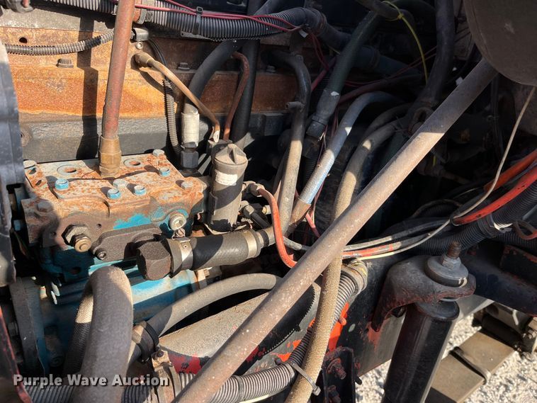 image for item DP0462 1993 International 9200  flatbed truck