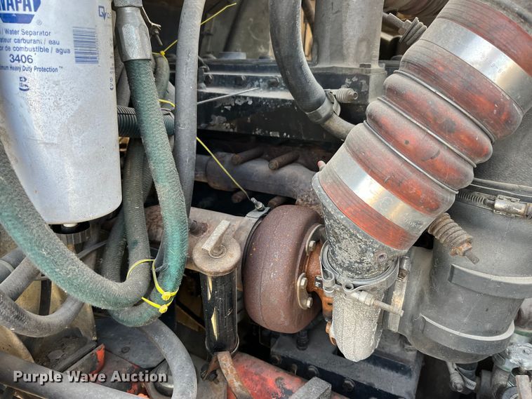 image for item DP0462 1993 International 9200  flatbed truck