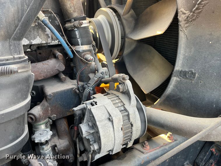 image for item DP0462 1993 International 9200  flatbed truck