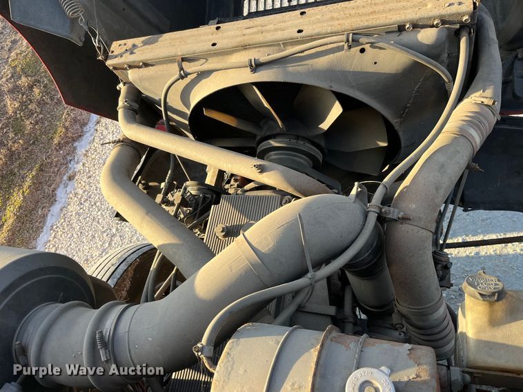 image for item DP0462 1993 International 9200  flatbed truck