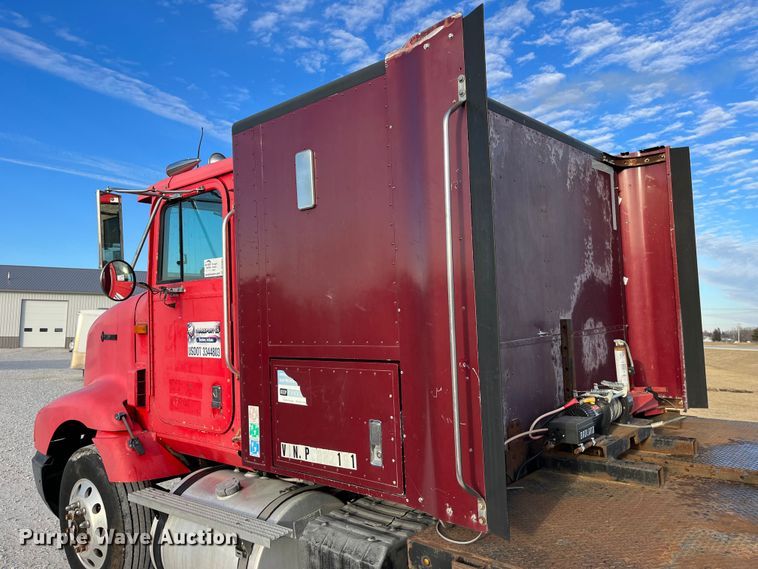 image for item DP0462 1993 International 9200  flatbed truck