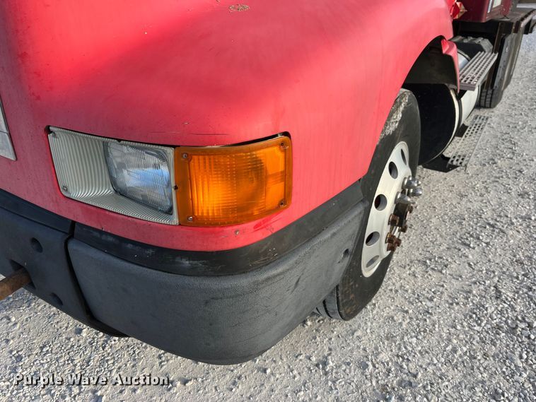 image for item DP0462 1993 International 9200  flatbed truck