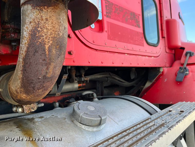 image for item DP0462 1993 International 9200  flatbed truck