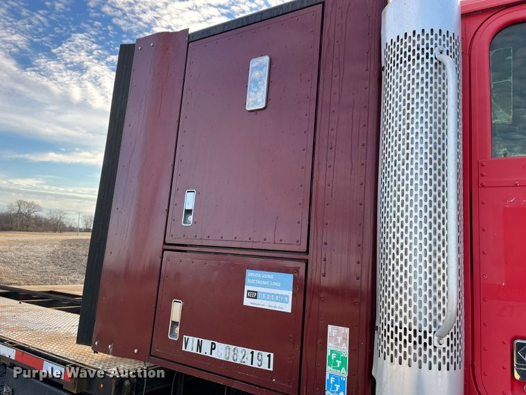 image for item DP0462 1993 International 9200  flatbed truck