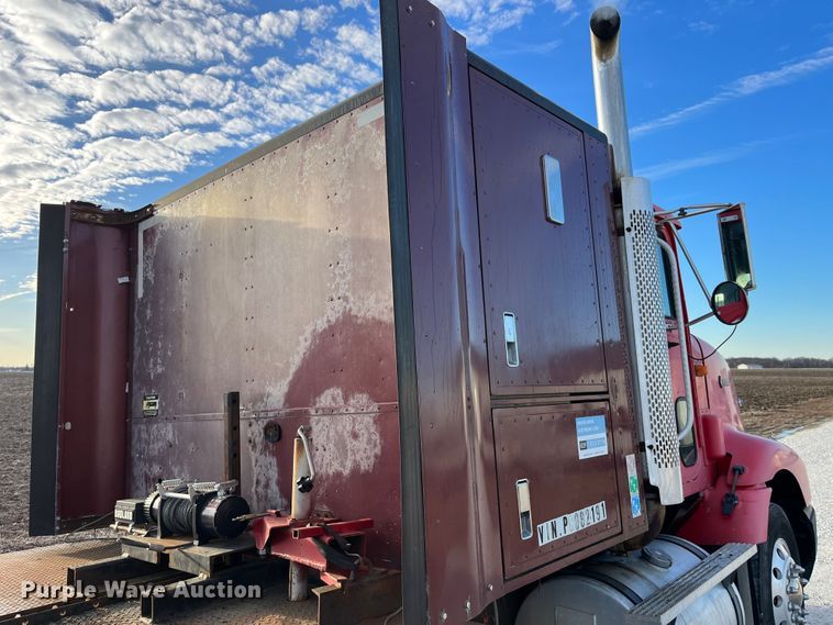 image for item DP0462 1993 International 9200  flatbed truck