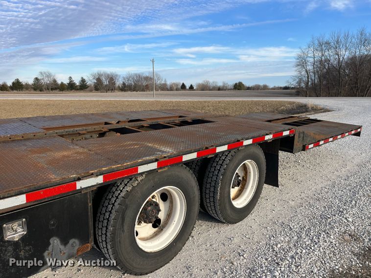 image for item DP0462 1993 International 9200  flatbed truck