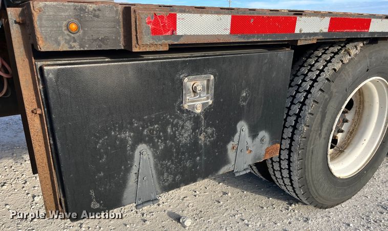 image for item DP0462 1993 International 9200  flatbed truck