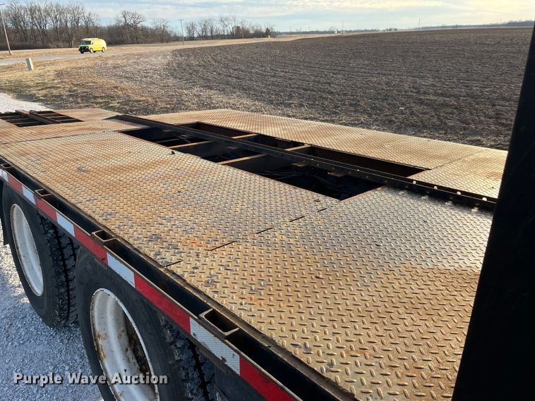 image for item DP0462 1993 International 9200  flatbed truck