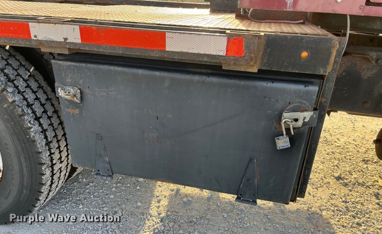 image for item DP0462 1993 International 9200  flatbed truck