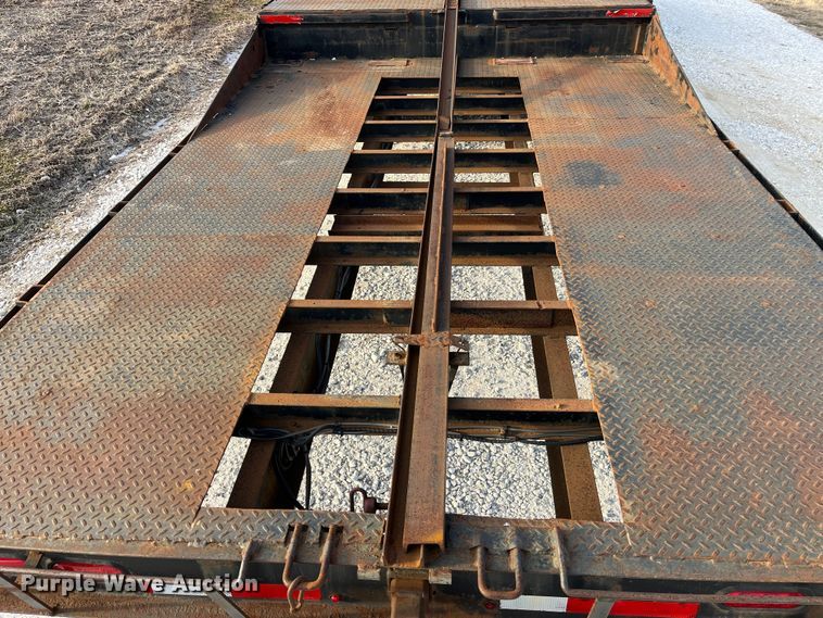 image for item DP0462 1993 International 9200  flatbed truck