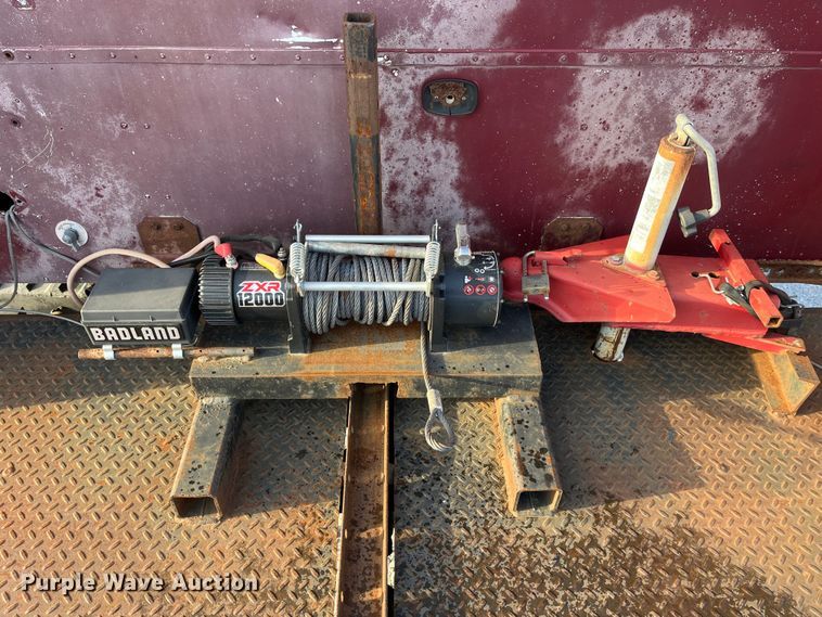 image for item DP0462 1993 International 9200  flatbed truck