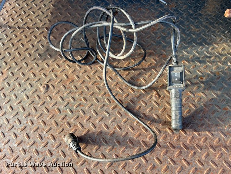 image for item DP0462 1993 International 9200  flatbed truck