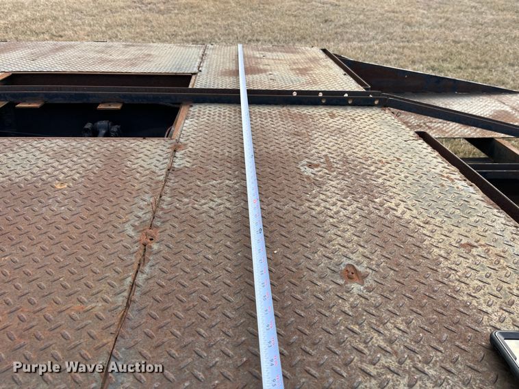 image for item DP0462 1993 International 9200  flatbed truck