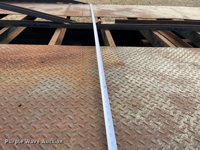 image for item DP0462 1993 International 9200  flatbed truck