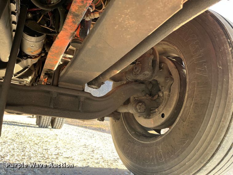 image for item DP0462 1993 International 9200  flatbed truck