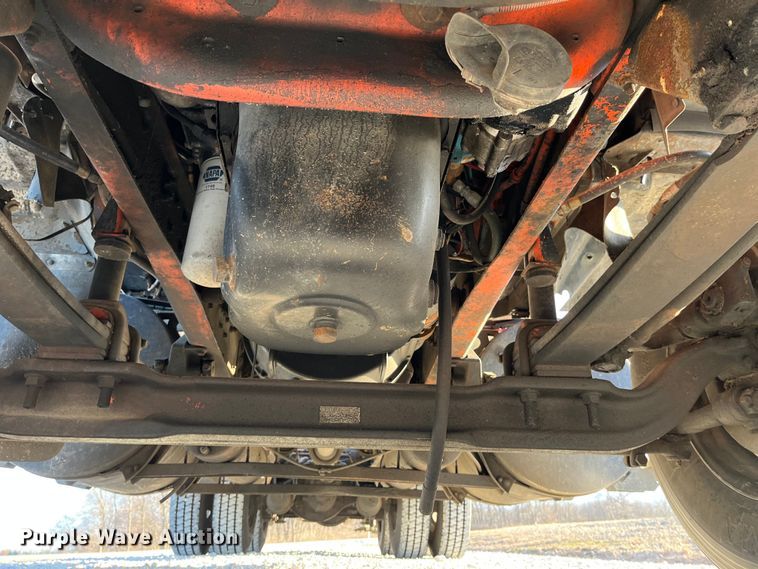 image for item DP0462 1993 International 9200  flatbed truck