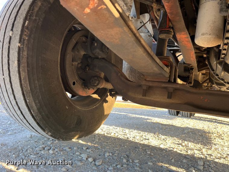 image for item DP0462 1993 International 9200  flatbed truck