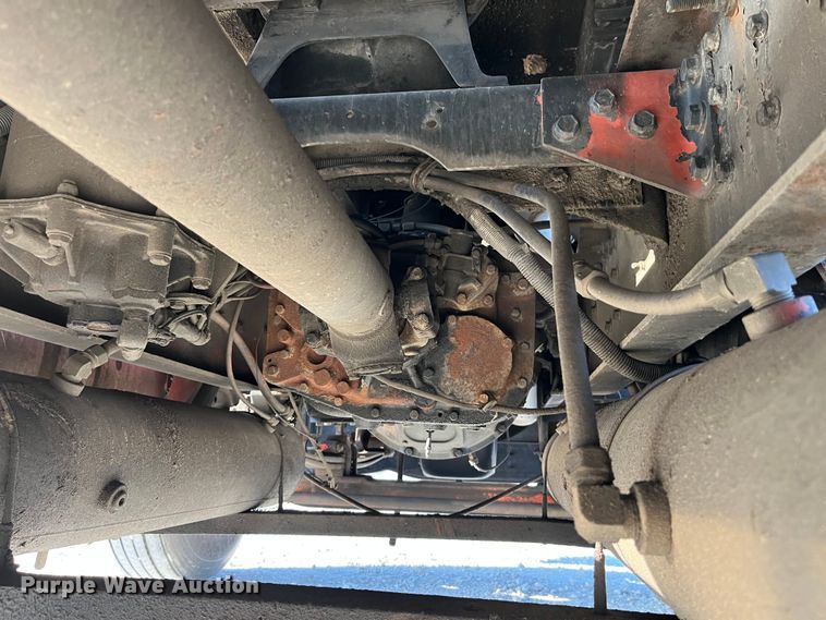 image for item DP0462 1993 International 9200  flatbed truck