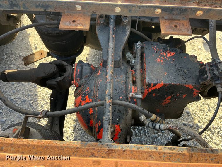 image for item DP0462 1993 International 9200  flatbed truck