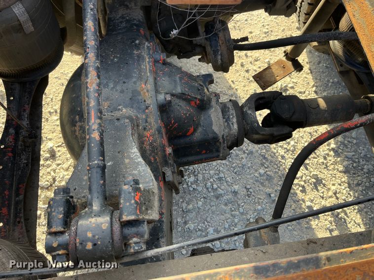 image for item DP0462 1993 International 9200  flatbed truck