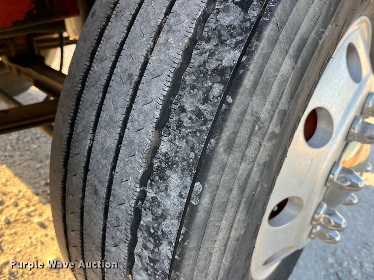 image for item DP0462 1993 International 9200  flatbed truck