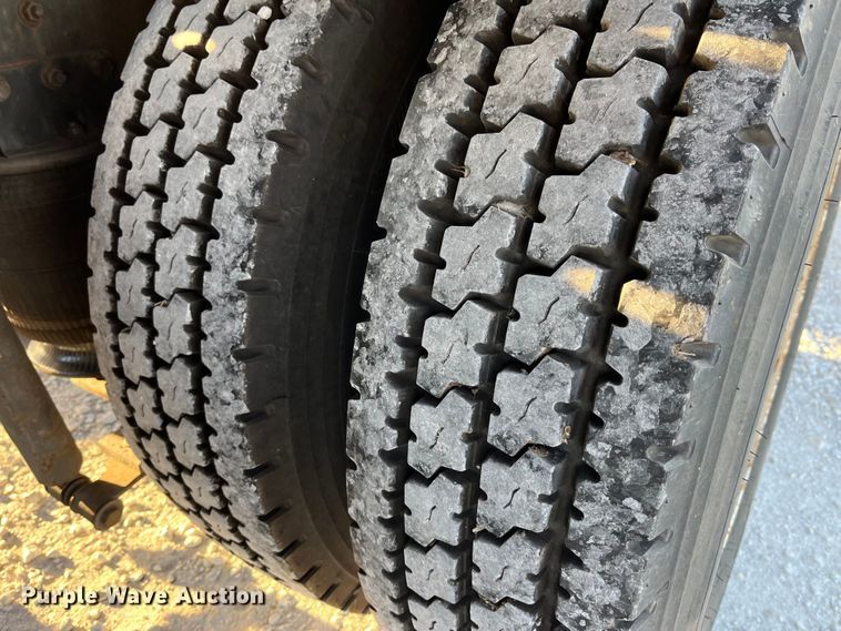 image for item DP0462 1993 International 9200  flatbed truck