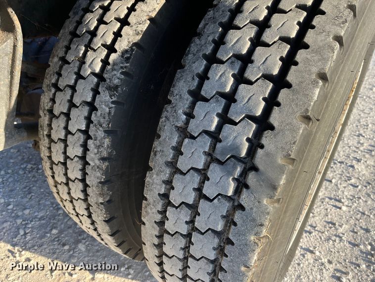 image for item DP0462 1993 International 9200  flatbed truck