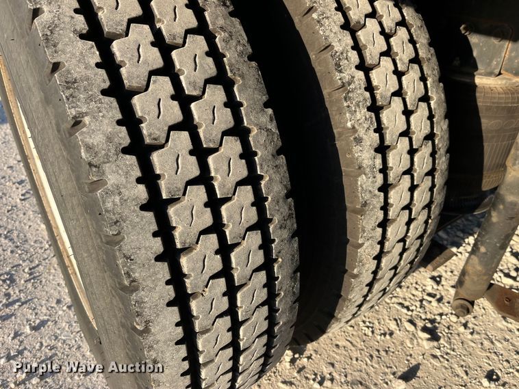 image for item DP0462 1993 International 9200  flatbed truck