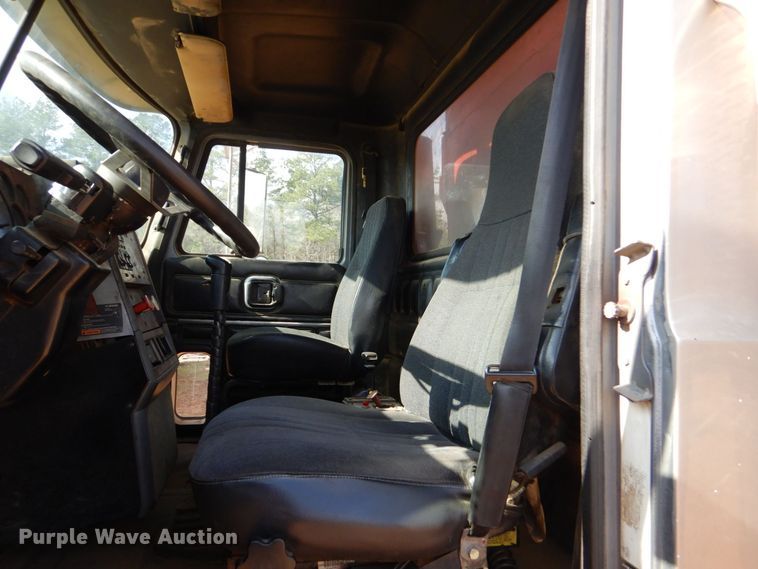 image for item DP8611 1999 Mack CH613  dump truck