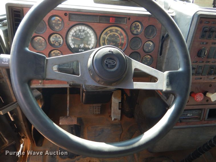 image for item DP8611 1999 Mack CH613  dump truck