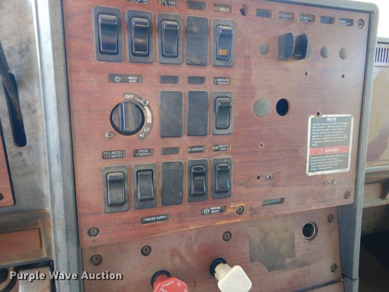 image for item DP8611 1999 Mack CH613  dump truck