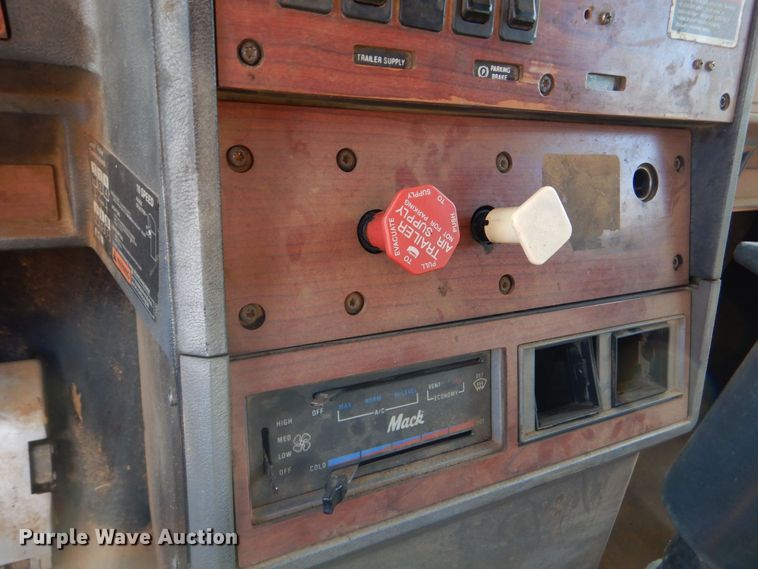 image for item DP8611 1999 Mack CH613  dump truck